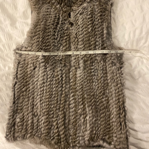 Danier rabbit fur vest. - Picture 5 of 7